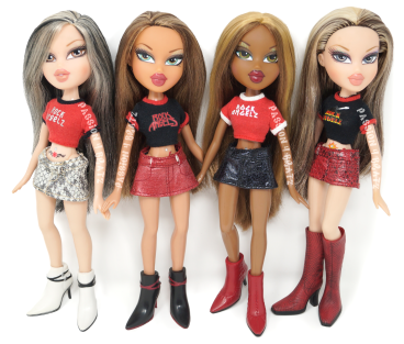 Is the one on the right sun kissed summer Cloe and one on left Strut it  Cloe?? Or are they both strut it Cloe?? : r/Bratz